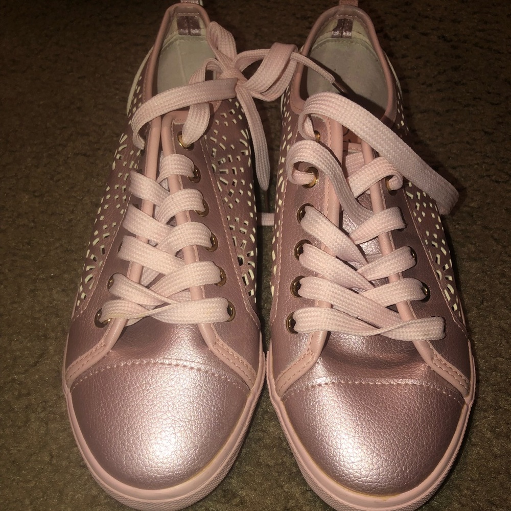 Sneakers - Picture 2 of 4
